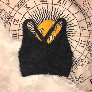 • DONATING SOON 🌟 Urban outfitters top